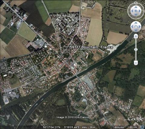 Vue aérienne de Bouchain, GoogleEarth, 16/07/2010.