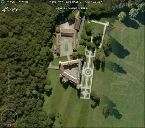 Vue aérienne du château de Bazoches, GoogleEarth, 16/07/2010.
