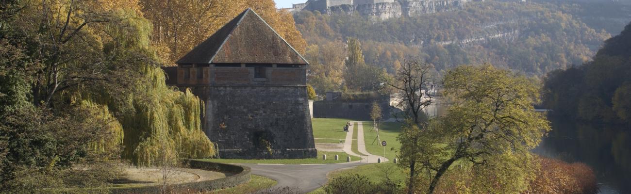 La tour bastionnée de Chamars et la citadelle