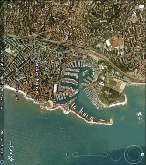 Vue aérienne d’Antibes, GoogleEarth, 25/07/2010.