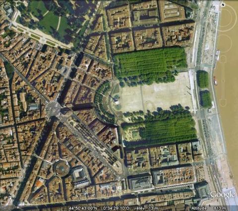Vue aérienne de la place des Quinconces à Bordeaux, site de l’ancien château Trompette, GoogleEarth, 16/07/2010.