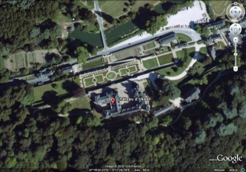 Vue aérienne du château d’Ussé, GoogleEarth, 16/09/2010.