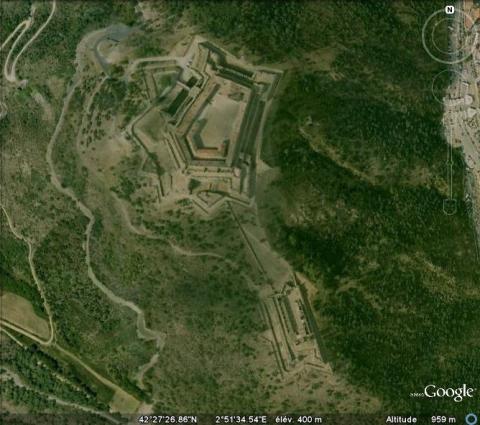 Vue aérienne du fort de Bellegarde, GoogleEarth, 13/07/2010.