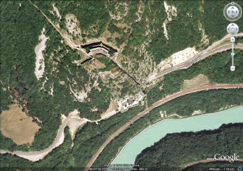 Vue aérienne du fort l’Ecluse, GoogleEarth, 29/07/2010.
