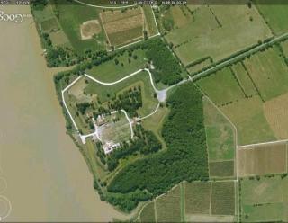 Vue aérienne du fort Médoc, GoogleEarth, 30/07/2010.