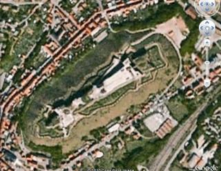 Vue aérienne de la citadelle de Bitche, GoogleEarth, 15/07/2010.